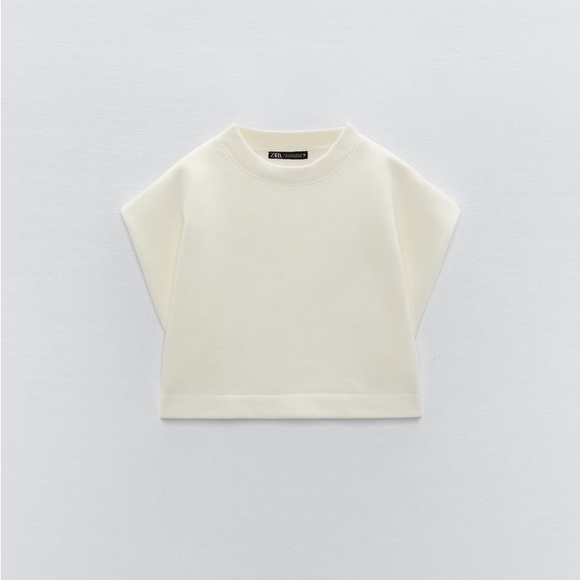 Zara Set - Ecru Round Neck Sweatshirt w/ Arm Holes & Seamless Bike Shorts - Picture 12 of 17